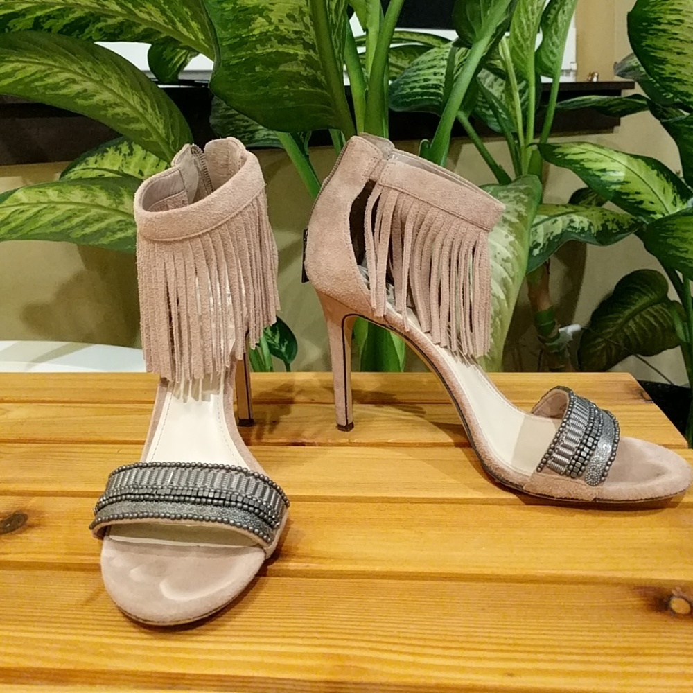 Vince Camuto Suede Fringe Heels Sandal sz 8